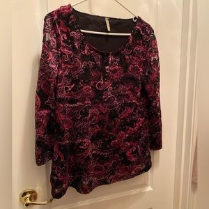 ⭐️ Woman’s paisley pink and purple 3/4 sleeve tunic style
